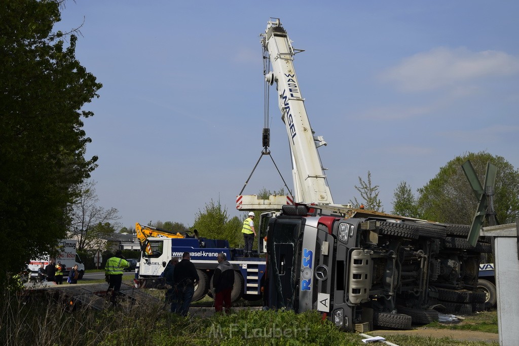 Schwerer VU LKW Zug Bergheim Kenten Koelnerstr P427.JPG - Miklos Laubert